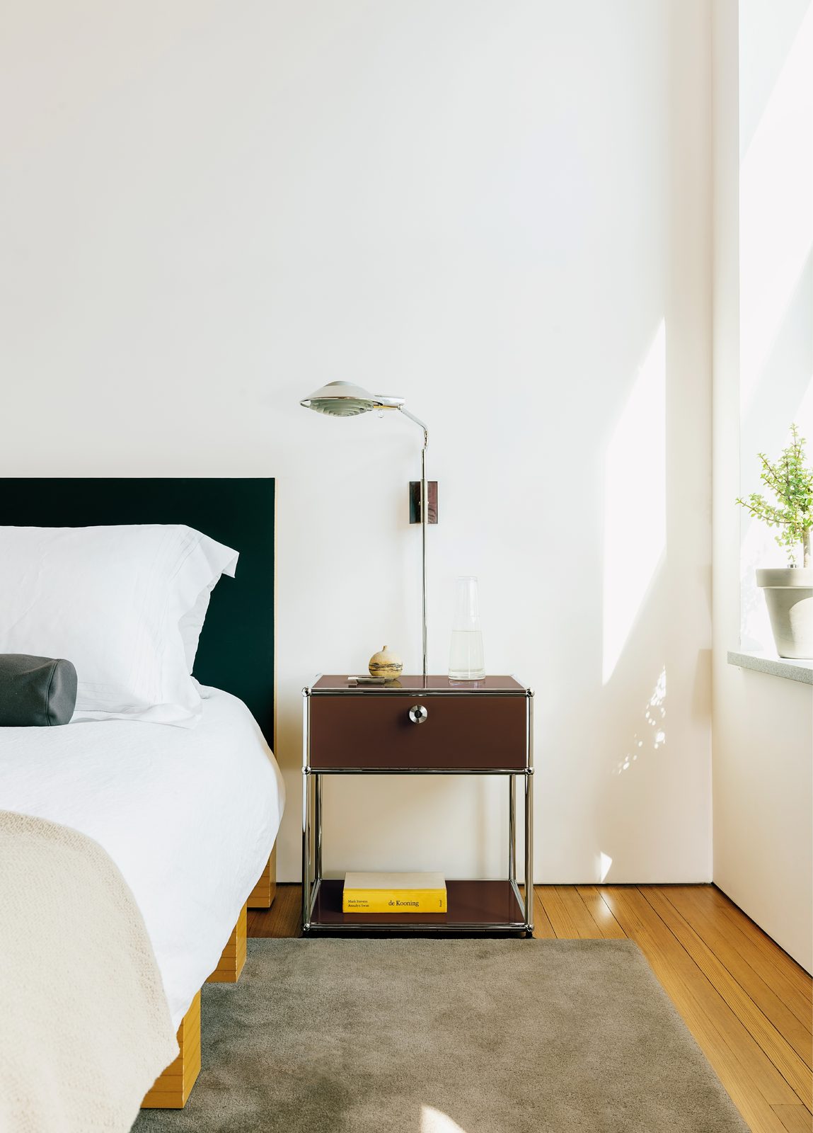 USM Haller Kahverengi Metal Kapaklı Komodin 50x35x61 cm - görsel 3